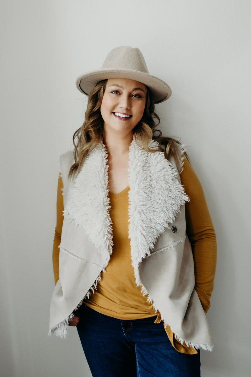 Lyndi Love, Permanent Jewelry Bestie, is the number one permanent jewelry business coach and permanent jewelry training instructor in the world.