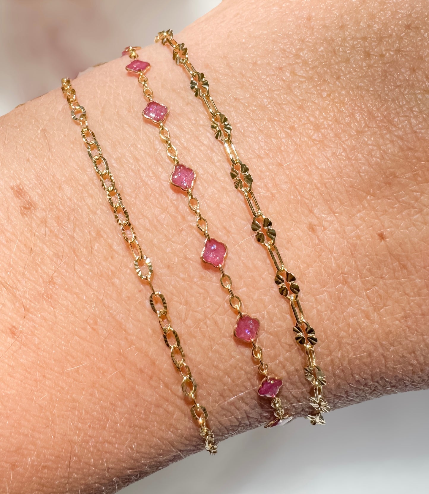 Clover Chain - Transparent Pink Enamel